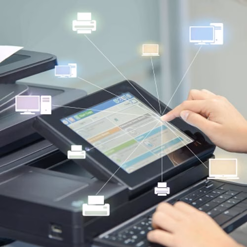Bedienung eines Druckers mit visuellen Icons zur Erklärung von Funktionen und Druckprozessen.